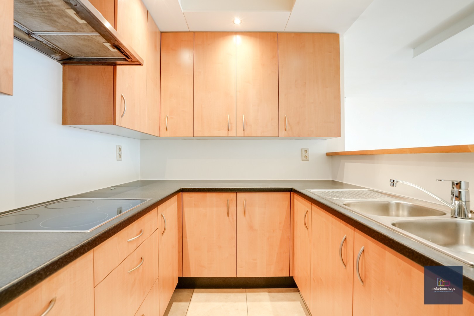 Goedgelegen 2slpk-appartement met terras en staanplaats 