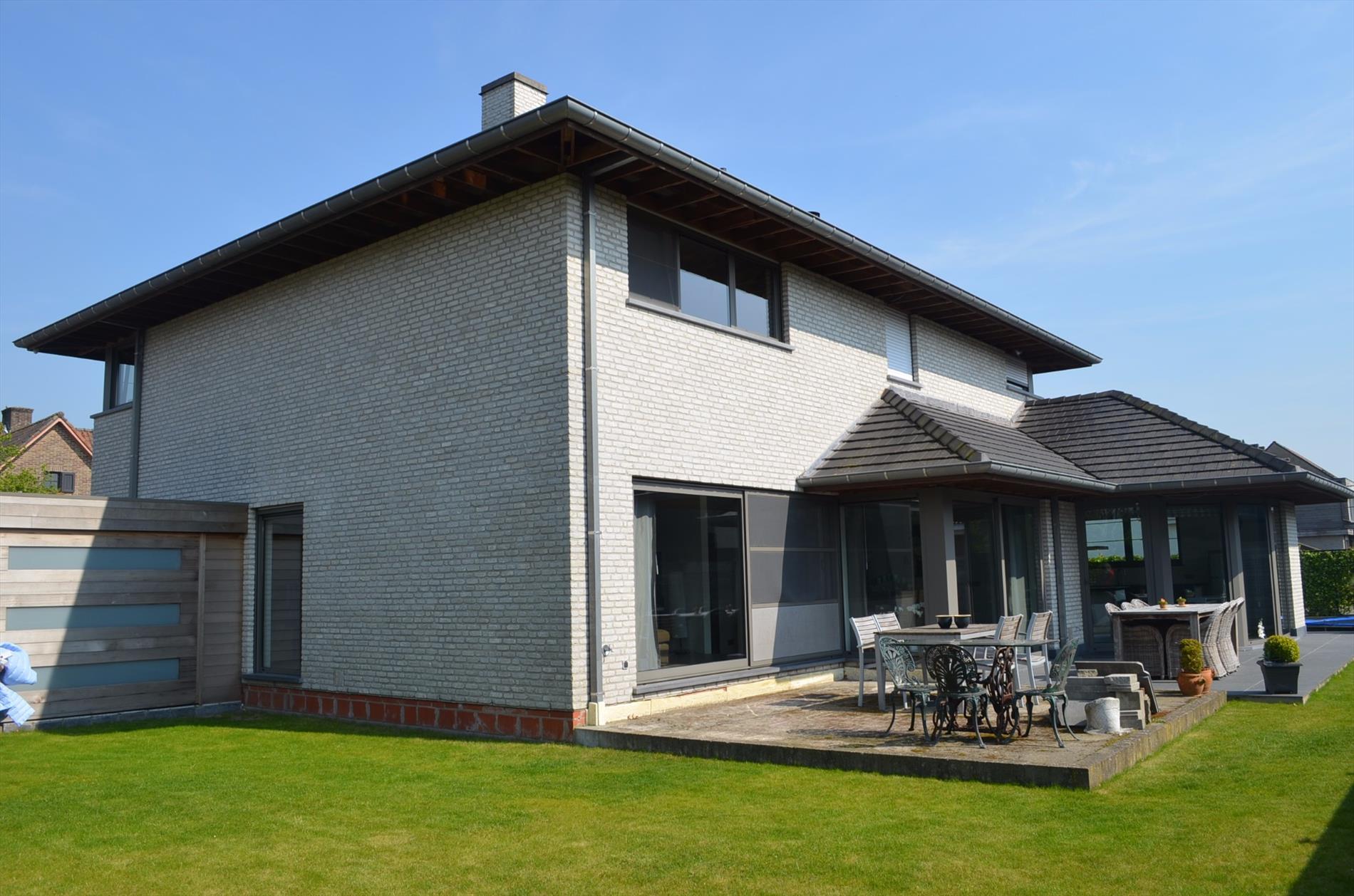 Moderne villa op 728m² met 4 slpks te Maldegem 