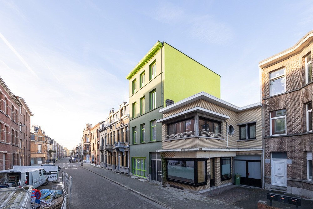 Ruime gezinswoning met grote koer (overdekt terras) nabij het Rivierenhof te Deurne 