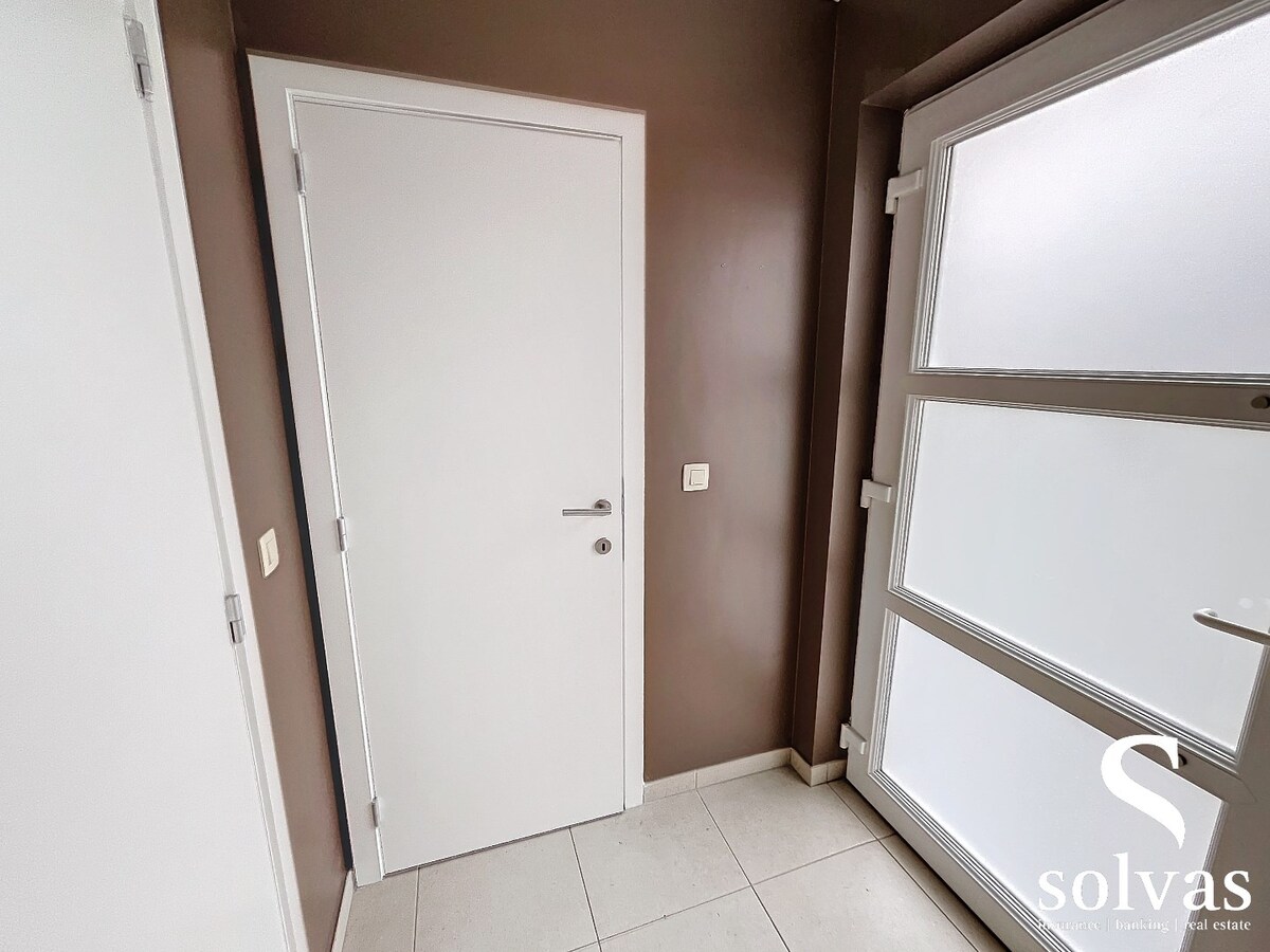 Drieslaapkamer woning in centrum Lotenhulle met tuin en garage 