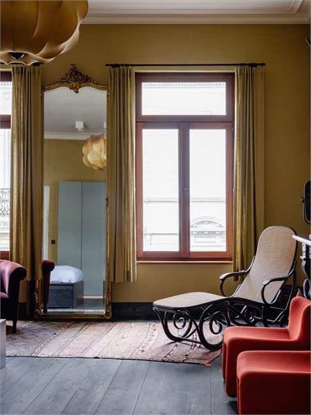 Uitzonderlijk klassevol herenhuis met handelspand in het hart van het historisch centrum 