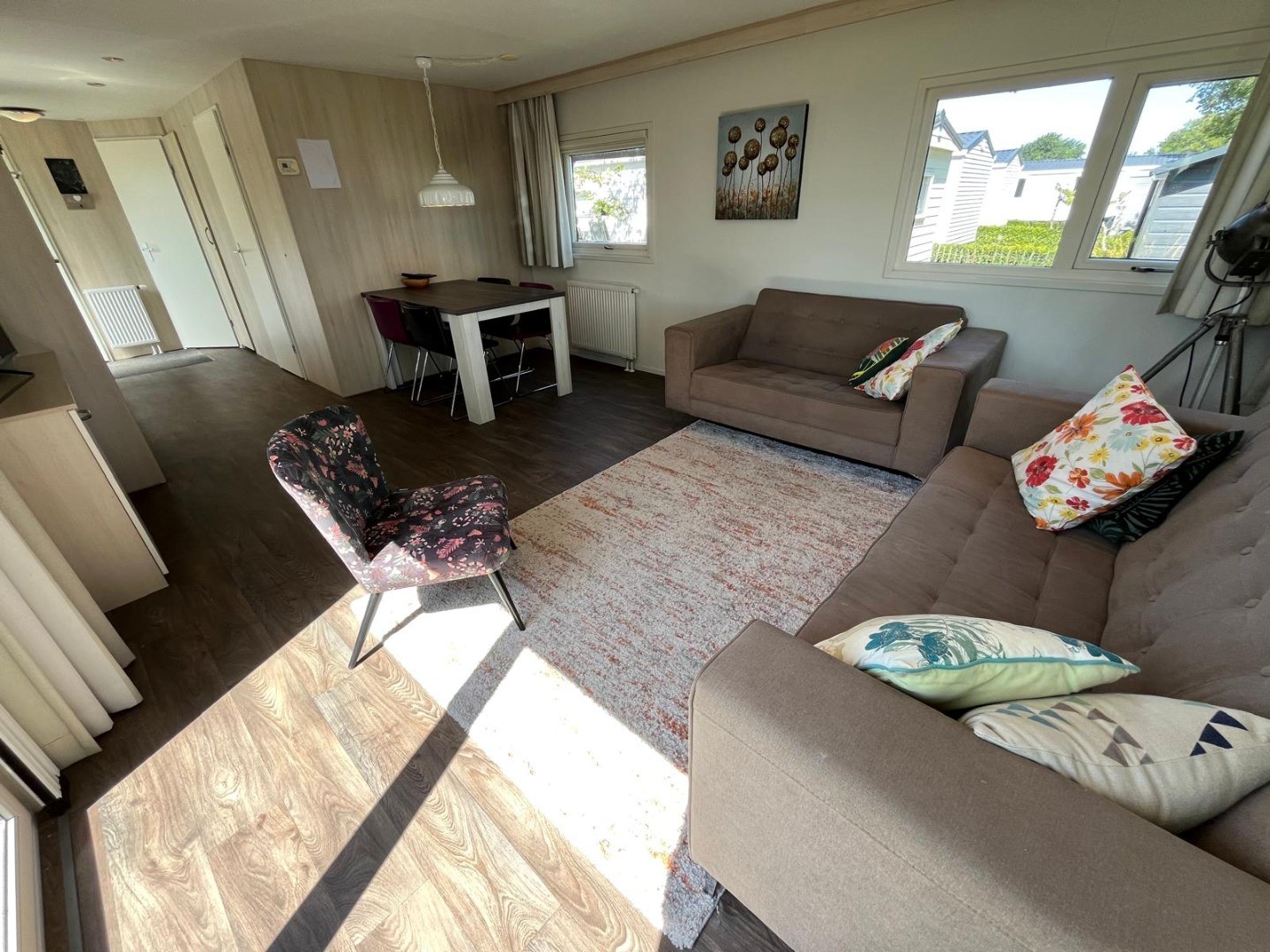 T.A. Makelaardij biedt aan: Goed onderhouden chalet (V47) op een rustige plek met veel privacy 