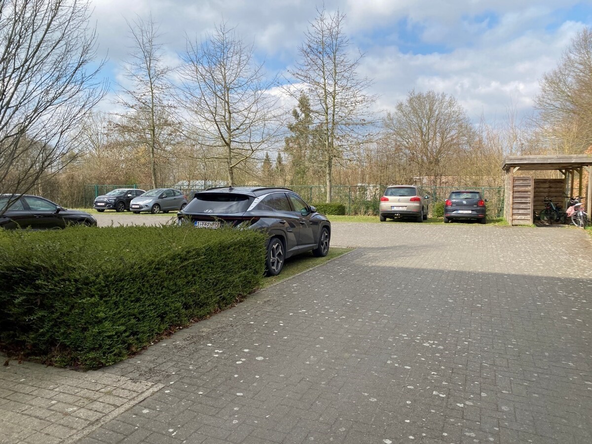 Eigentijds appartement met  autostaanplaats en kelder. Geen vaste kosten. 