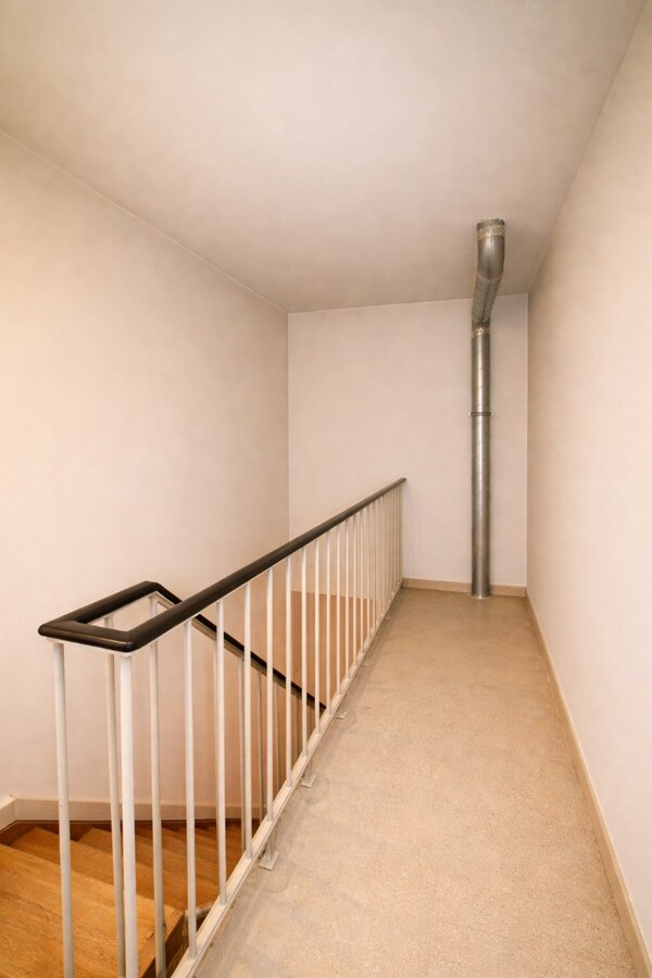 Uitzonderlijk ruim duplex appartement met extra zolderverdieping, tuin en dakterras op topligging in het centrum van Sint-Niklaas! 