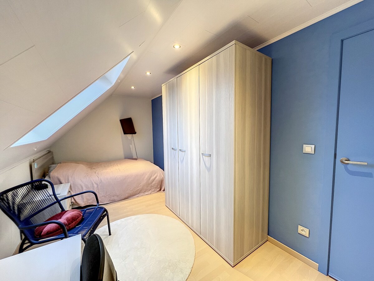 Prachtige instapklare woning met vier slaapkamers in een aangename wijk te Roeselare (Beitem). 