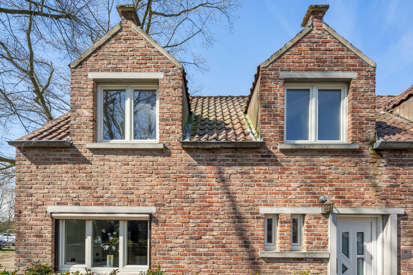 Gezellige, instapklare stadswoning in het centrum van Maaseik grenzend aan de groene wal! 