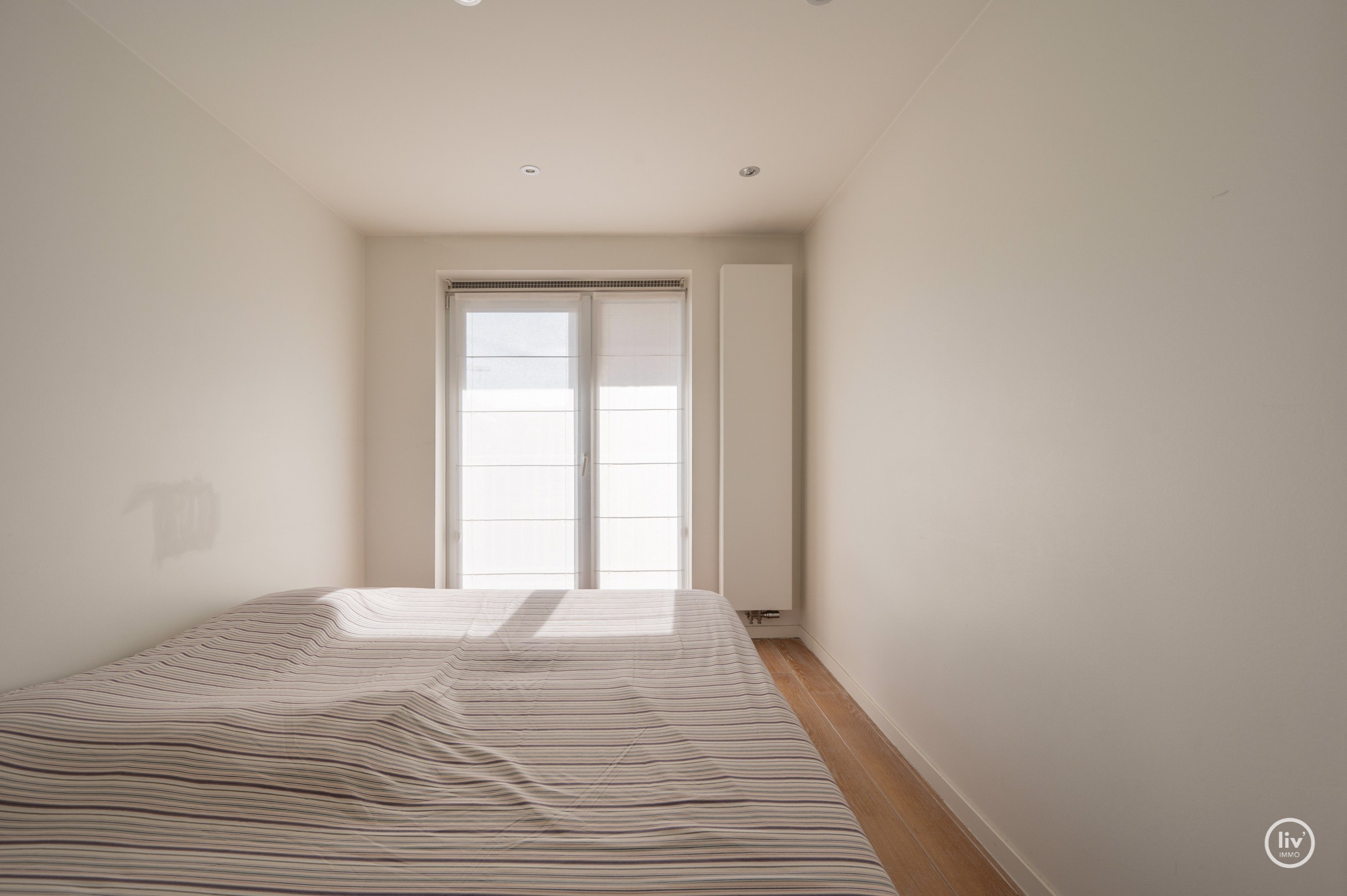 Appartement exceptionnellement spacieux avec une largeur de façade exceptionnelle et une superficie totale de 163 m², idéalement situé sur l'avenue Dumortier à Knokke. 