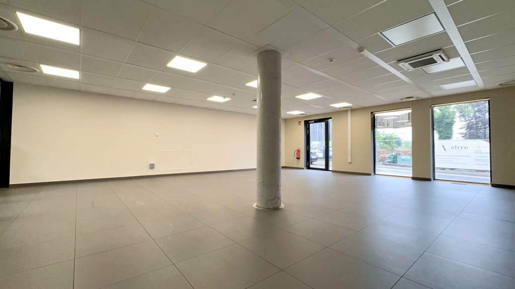 Commercieel gelijkvloers kantoor te huur nabij het station Wetteren