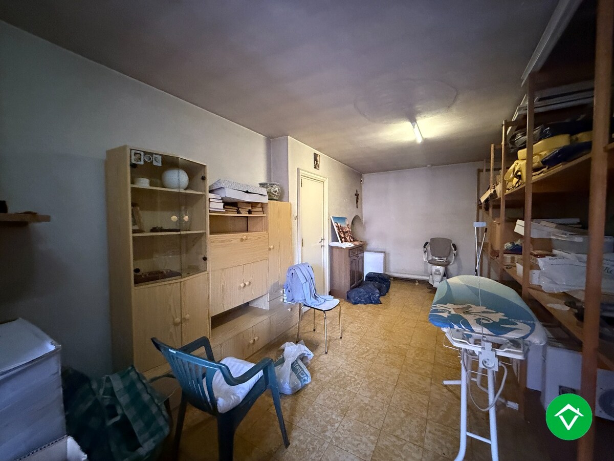 Karaktervolle, stevige woning met 4 slaapkamers, tuin en garage in centrum Roeselare 