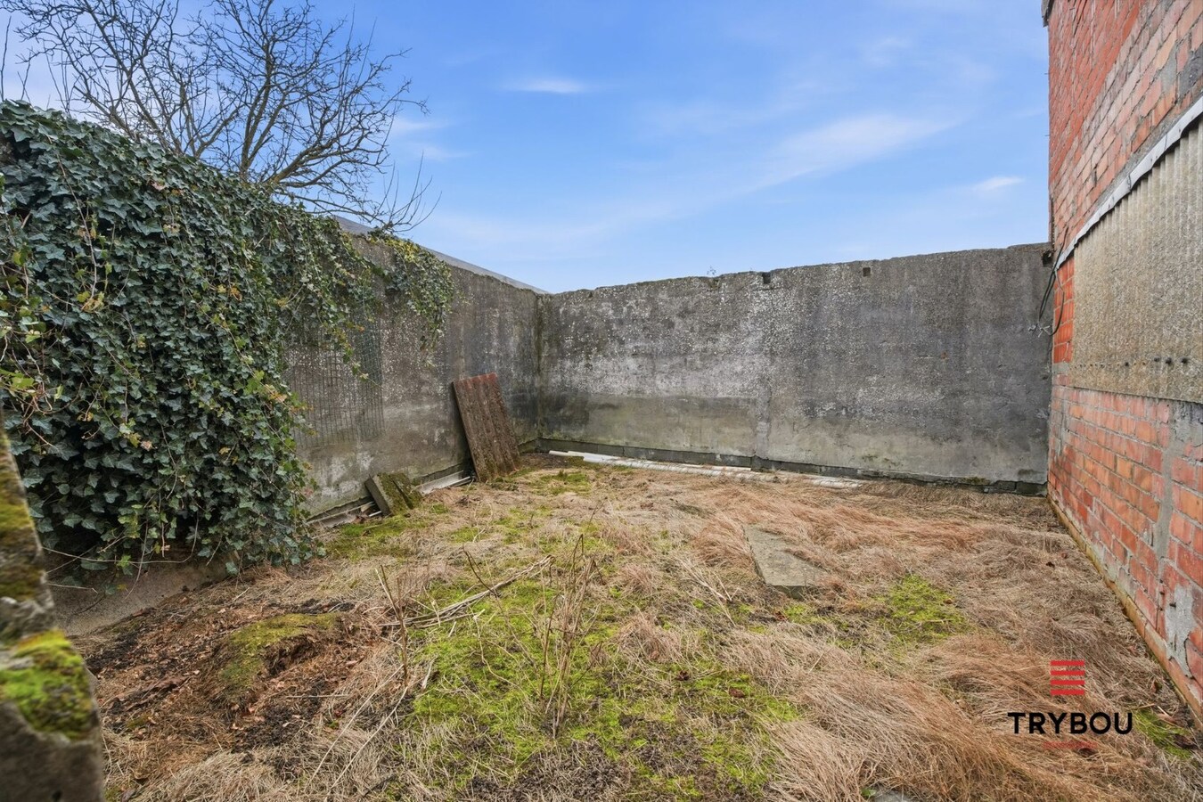 Woning met ruimte en veel mogelijkheden te koop in Zarren! 