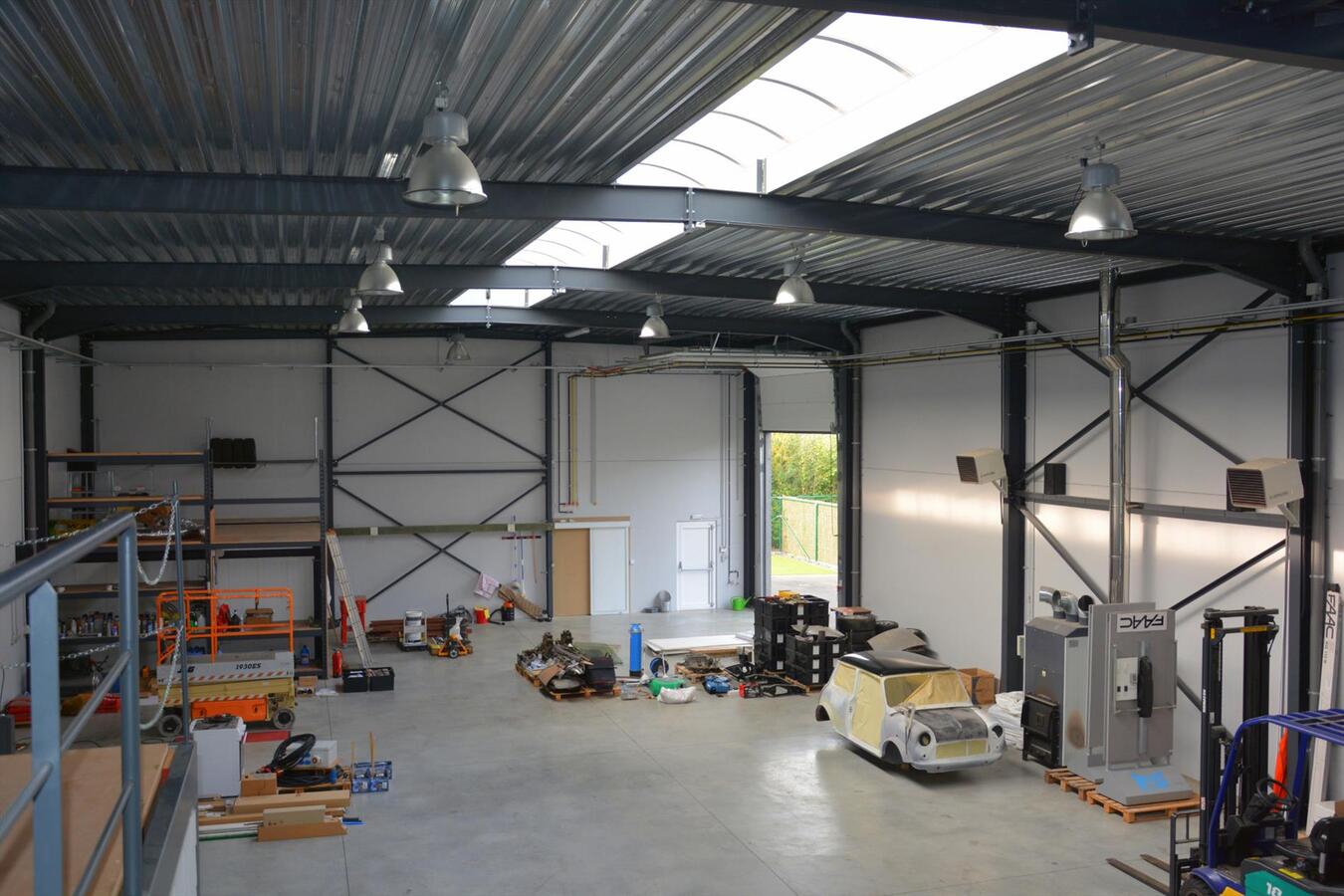 Bedrijfsgebouw met prachtige  woonst 