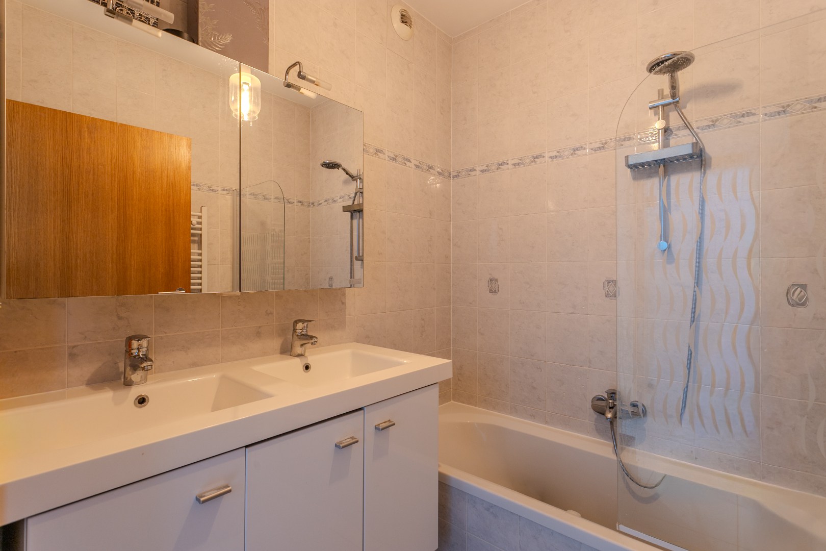 Energiezuinig glv-appartement (70m²) met tuin, berging en autostpl. te Halle 