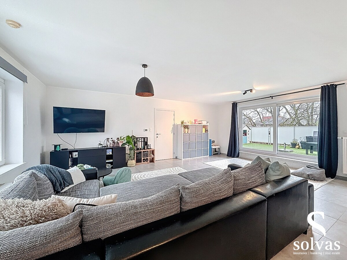 Instapklare, energiezuinige woning met zonnig terras in hartje Zomergem 