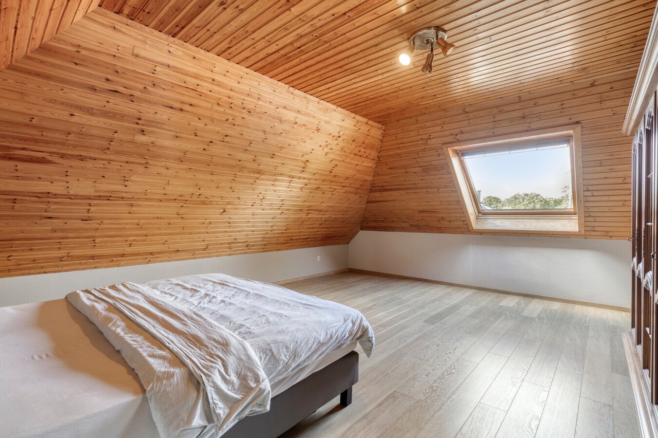 Instapklare gezinswoning met 5 slaapkamers op een perceel van 623 m² in Izegem 