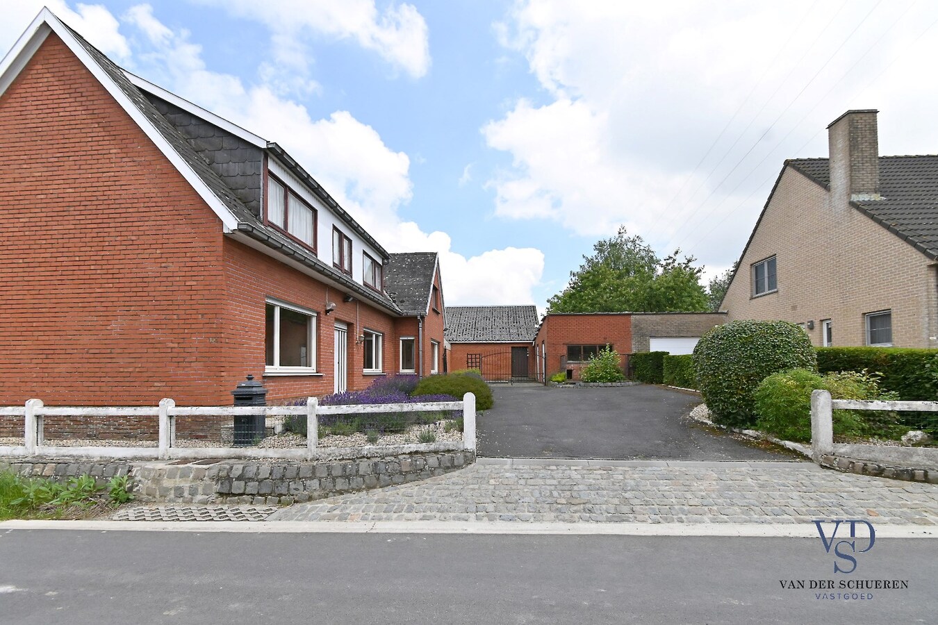 Degelijke eengezinswoning, landelijk gelegen 