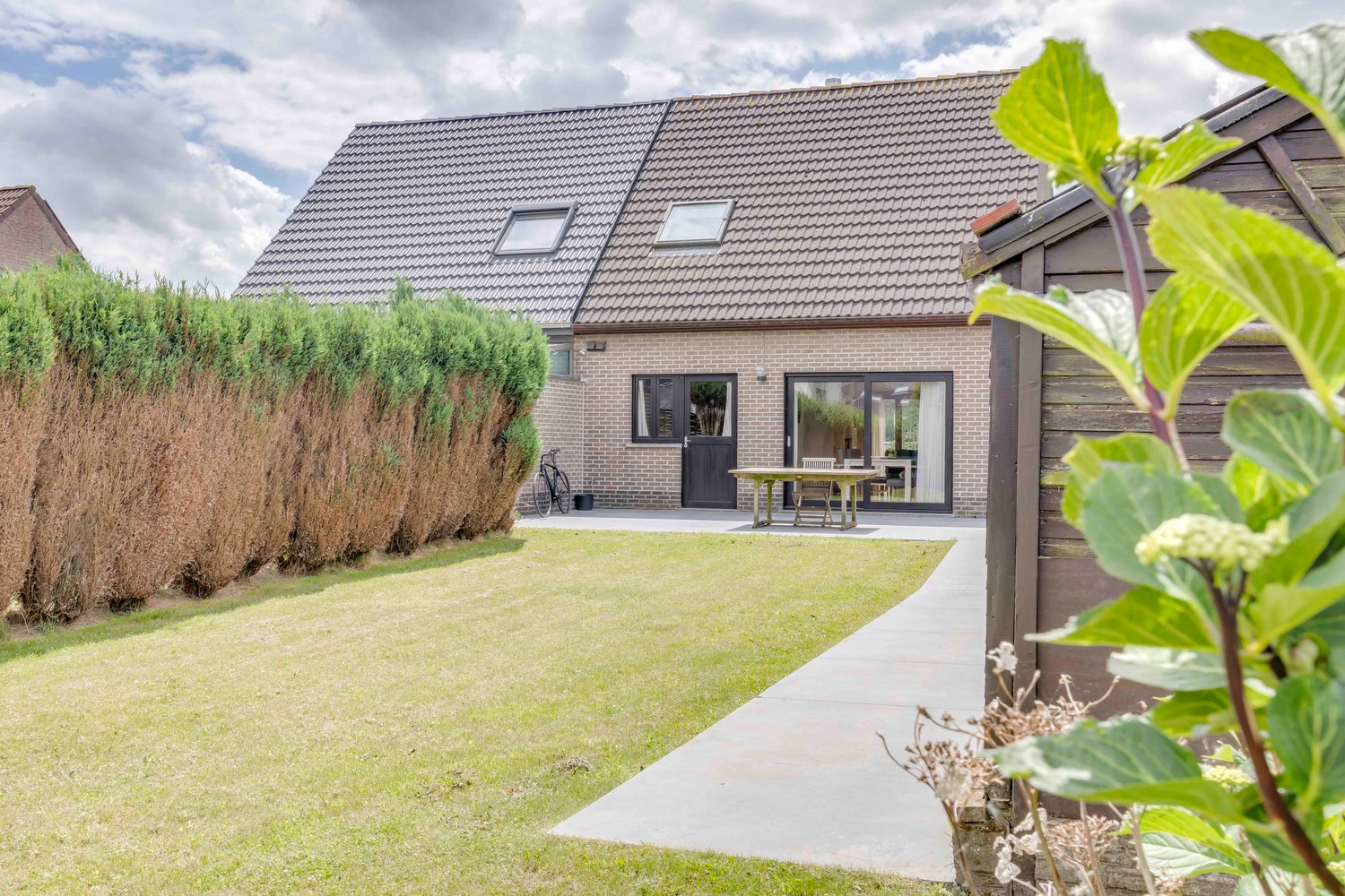 Instapklare half open bebouwing 