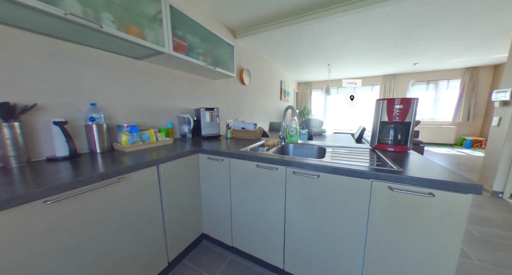 MODERNE BEL-ETAGE WONING MET MOOIE TUIN 