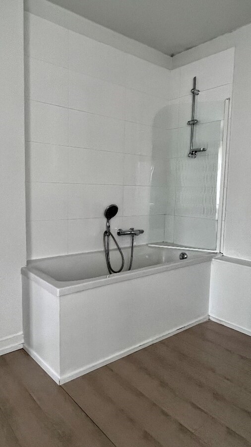 Gerenoveerde woning met prachtige tuin, gelegen in het centrum van kermt. 