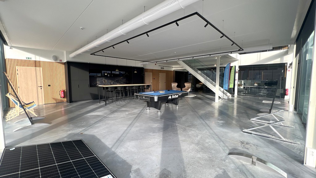 High-end bedrijfsgebouw te huur op bedrijventerrein E17/4 in Lokeren