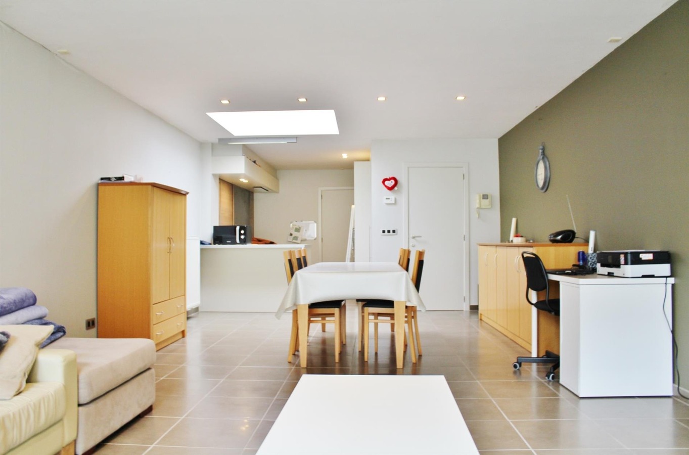 Ruime stadswoning met 2 slaapkamers en garage 