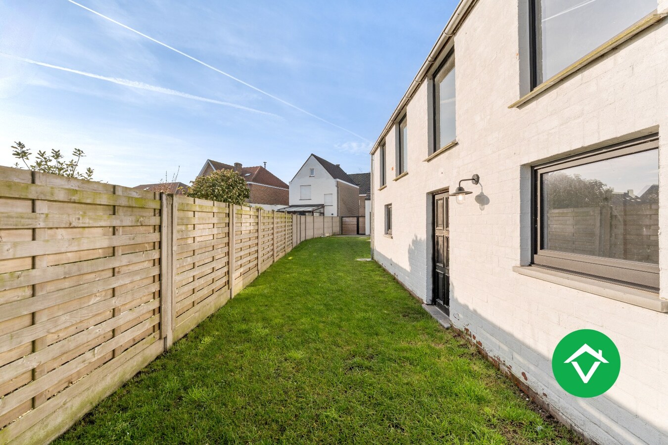 Volledig vernieuwde woning met 3 slaapkamers en bijgebouw in centrum Koekelare 