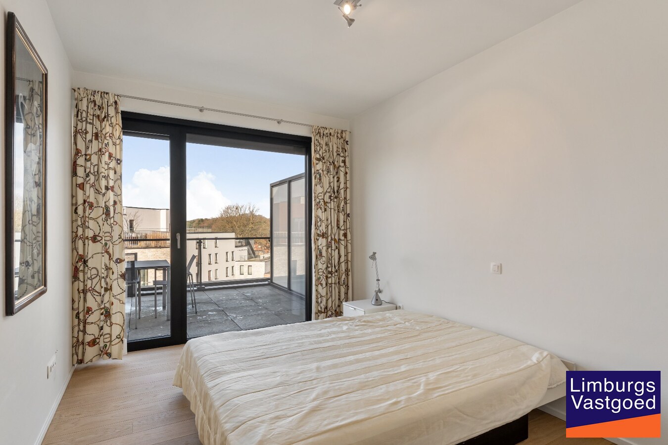 Exclusief penthouse met ruim terras, 2 slpk, dubbele autostaanplaats, centrum Genk 