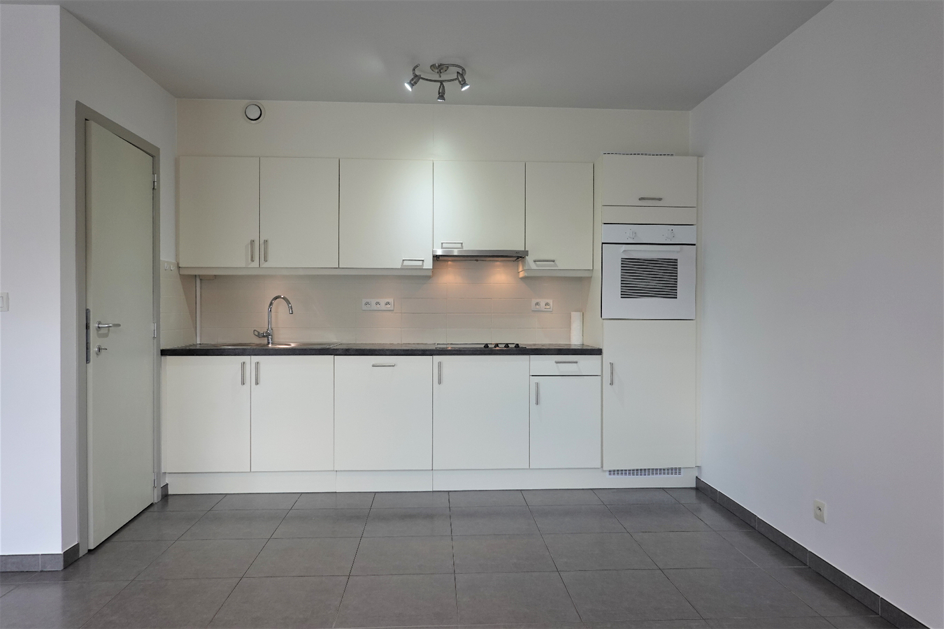 Appartement met autostaanplaats, fietsenberging en terras 