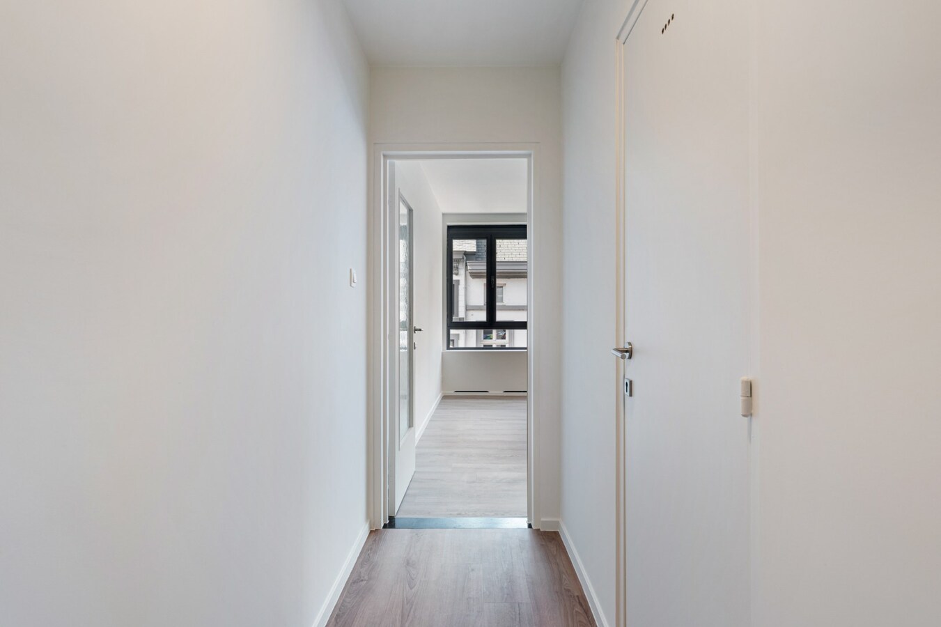 Stijlvol gerenoveerd appartement met moderne uitstraling in het centrum van Maaseik! 