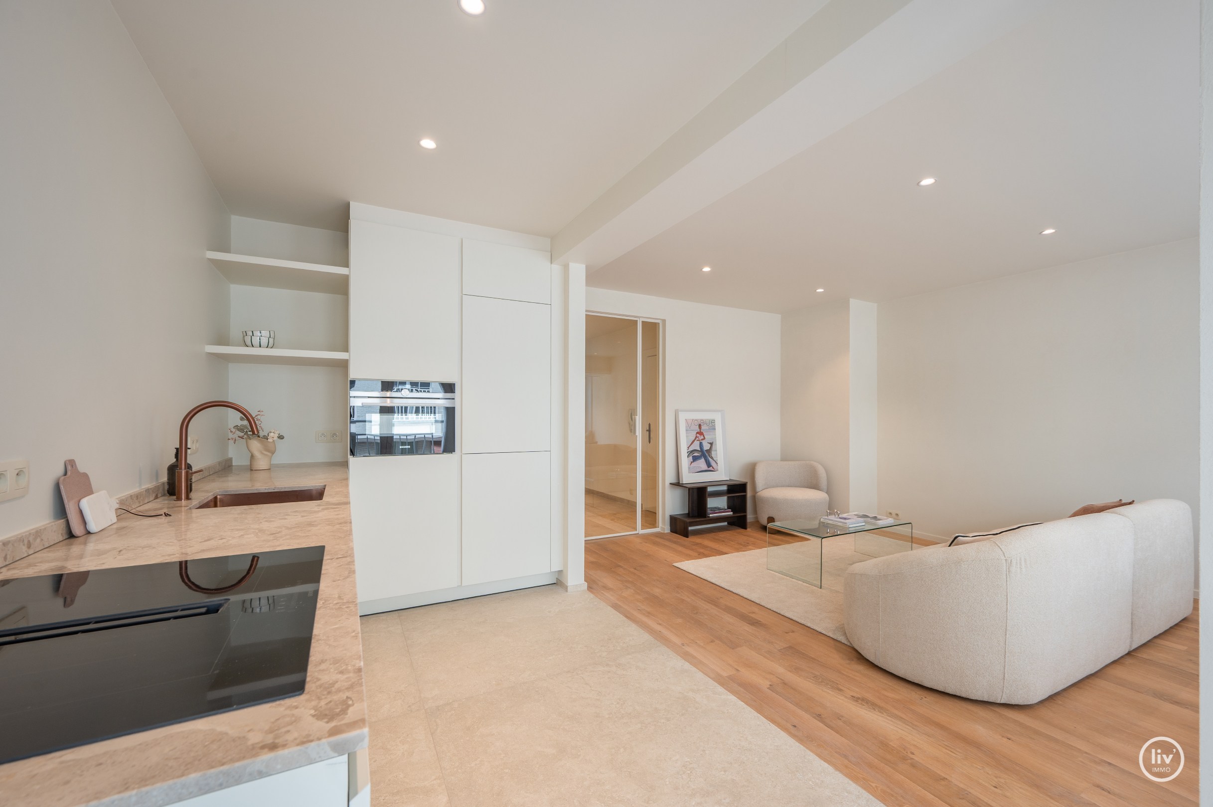 Appartement de 2 chambres élégamment rénové, idéalement situé près du Zoute. 