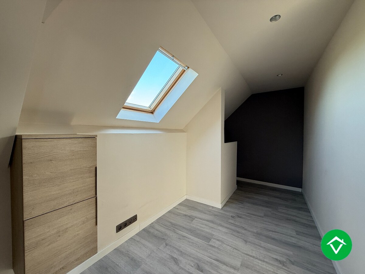 Ruime woning met 5 slaapkamers te Zwevezele 