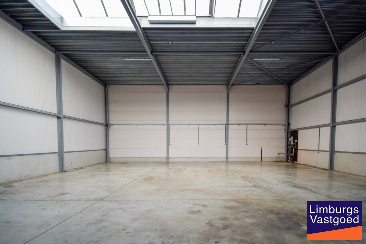 Instapklare KMO-unit, 225 m², met sectionaalpoort en parking 