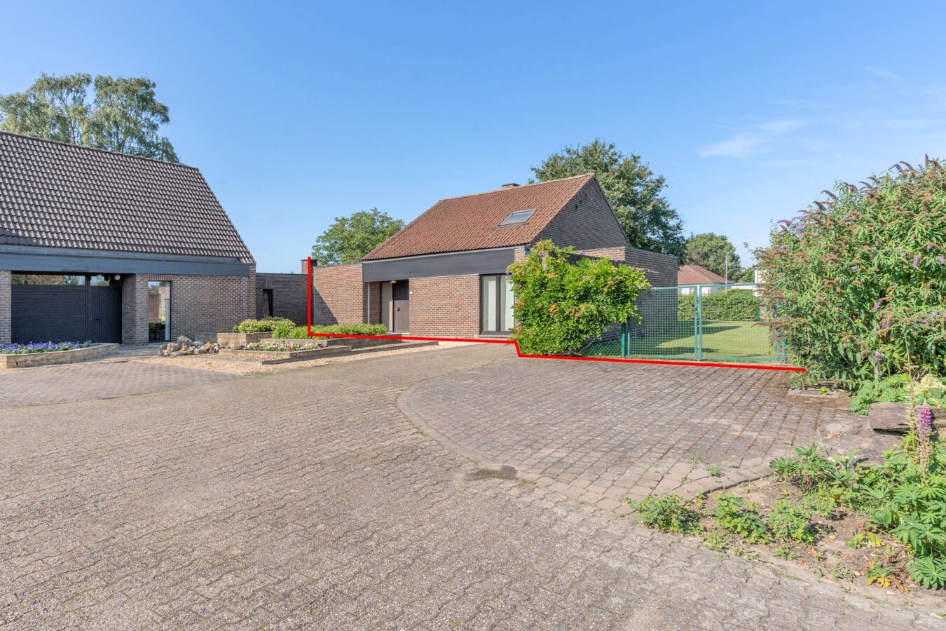 Ruime woning met 4 slaapkamers, tuin en garage in Opglabbeek. 