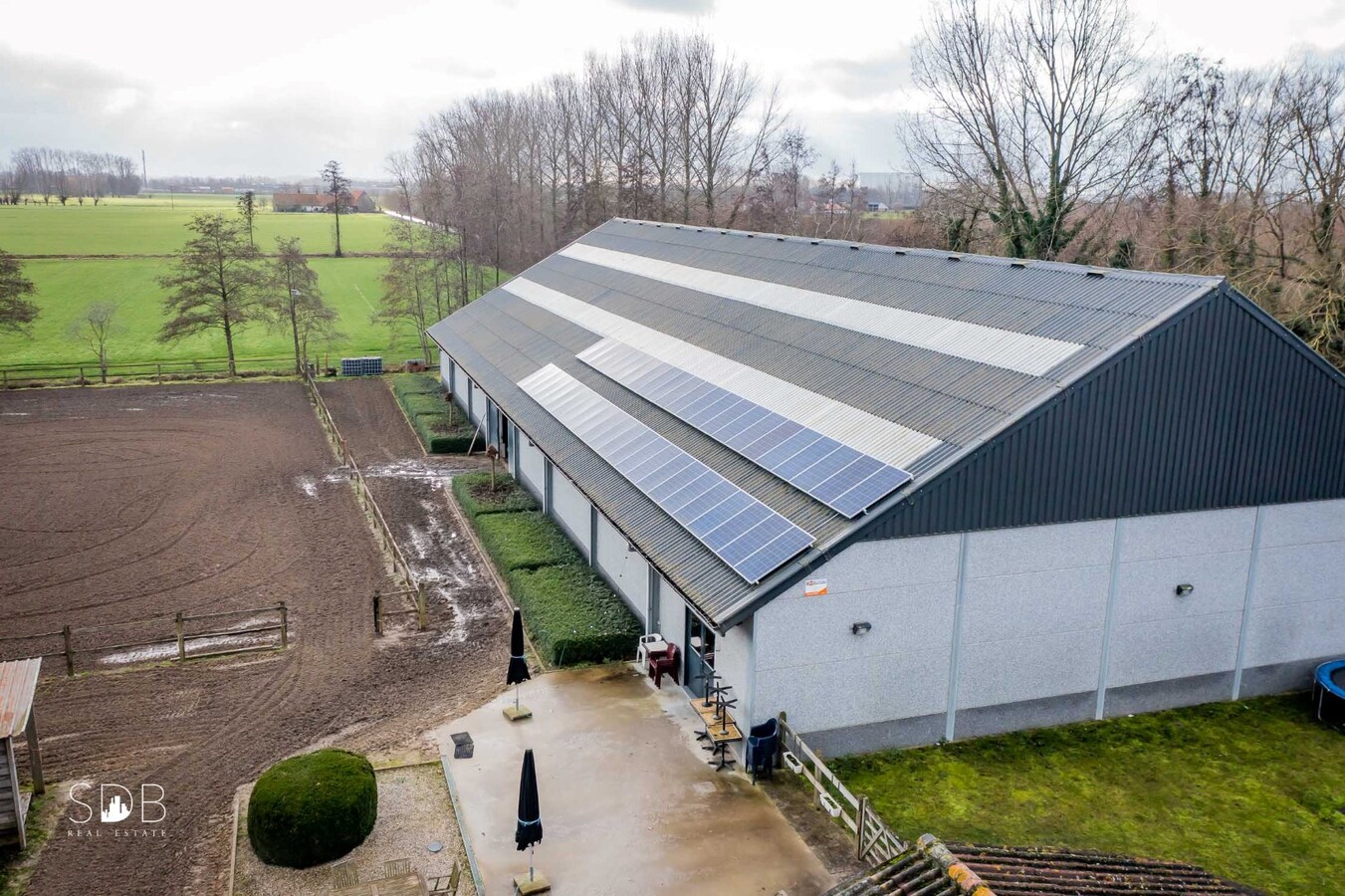 Landelijke woning met paardenaccommodatie en graslanden op 3ha 71a 90ca 