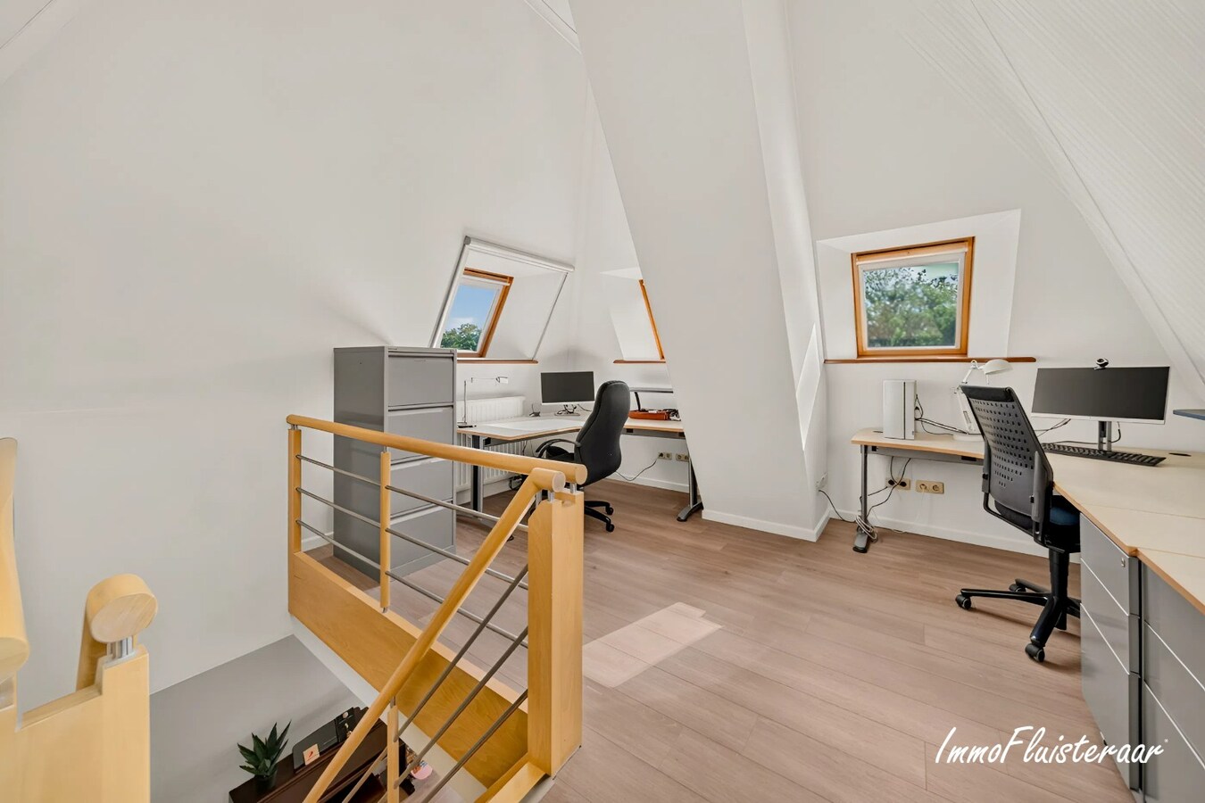 Exclusief eigendom met twee volwaardige, zelfstandige villa-woningen, een conciërgeverblijf en luxueuze paardenfaciliteiten op ruim 2 ha te Brasschaat 