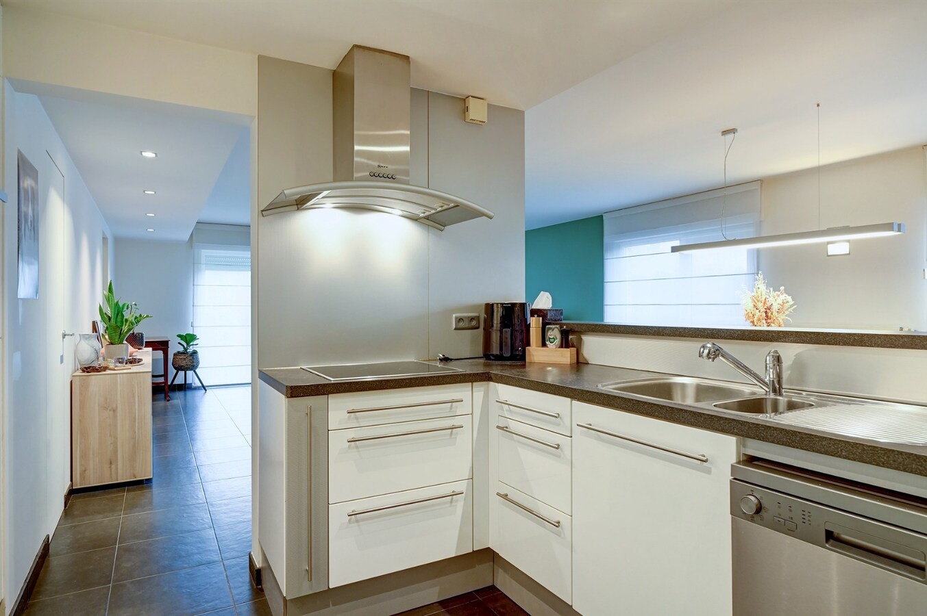 Ruim, centraal gelegen appartement met twee slaapkamers en staanplaats 