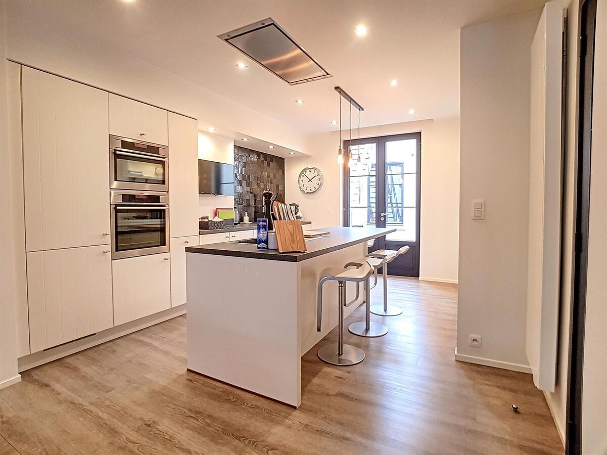 Zeer knappe woning met handelsgelijklvoers en ruime opslagplaatsen/multifunctionele ruimtes - Knokke 