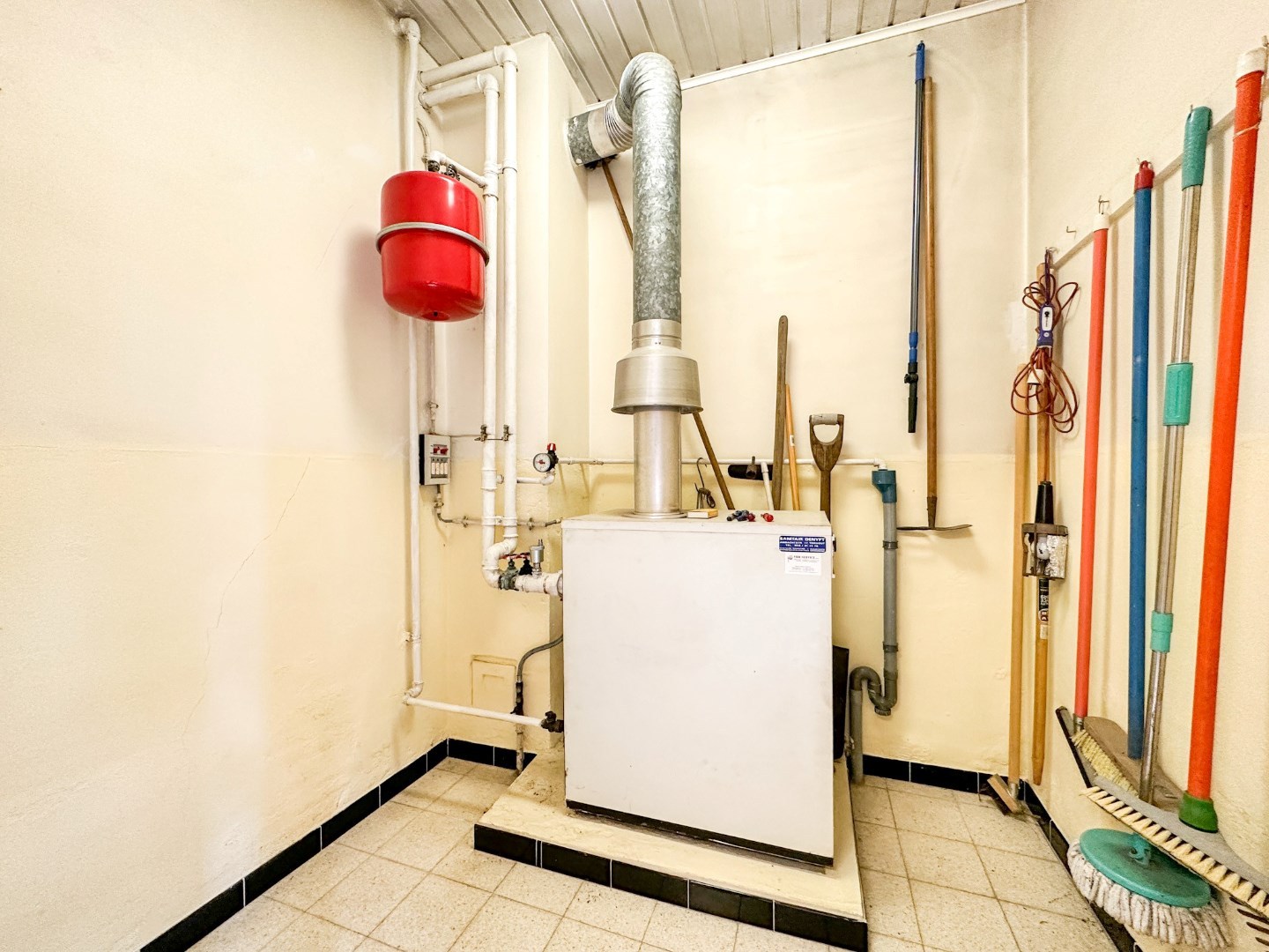 Stadswoning met potentieel, private garage, terras en tuin, mét lift, Torhout 