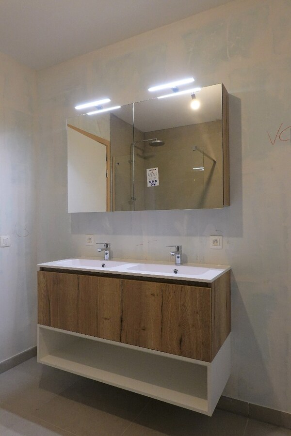 Nieuwbouwappartement met terras en tuin 