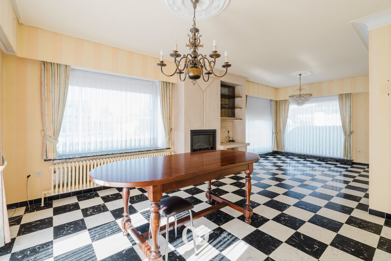 Stevige gezinswoning met tuin en volledige kelder in Lozer 