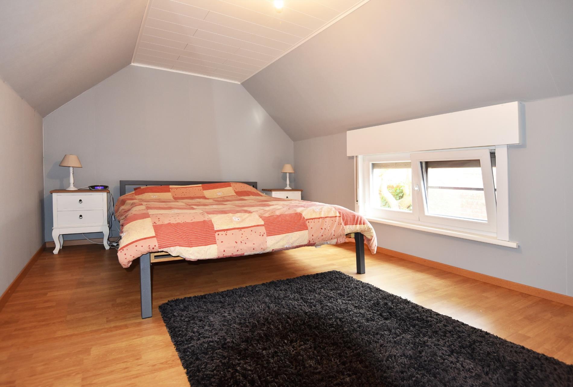 Gezinswoning met 2 slpks (mogelijkheid 3), garage en tuin nabij centrum Maldegem 