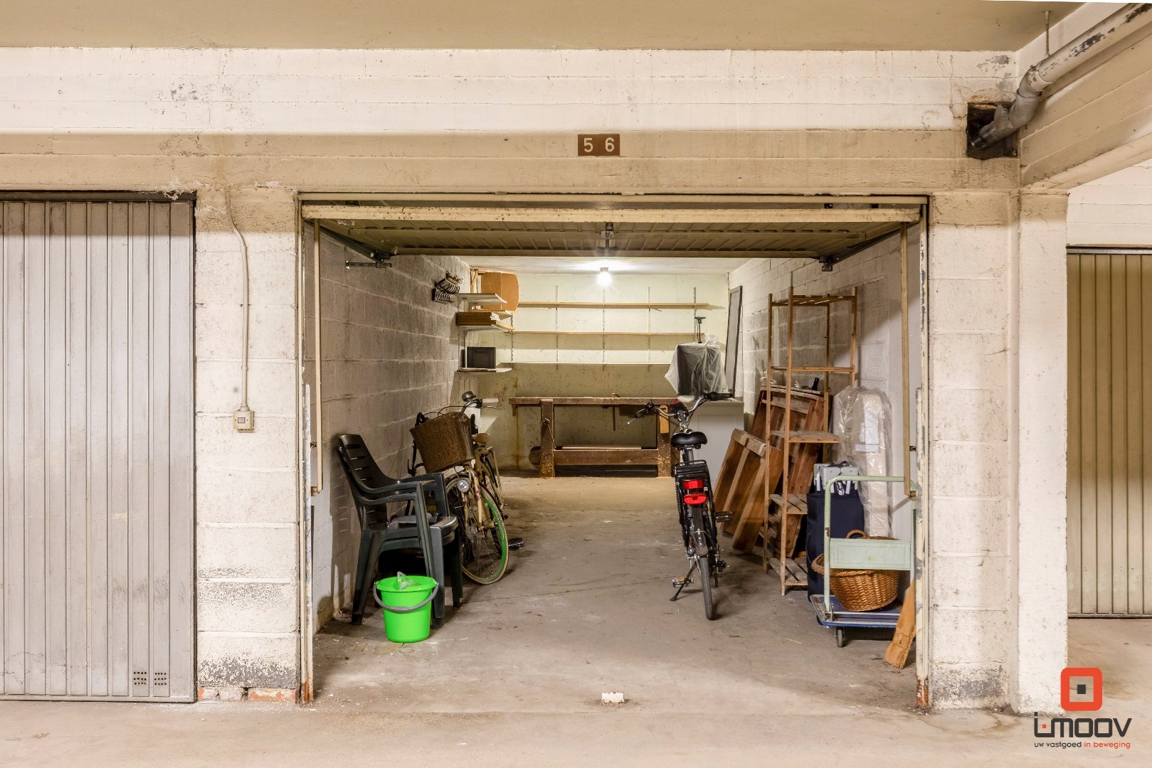 Instapklaar tweeslaapkamer appartement met garagebox in het groen 