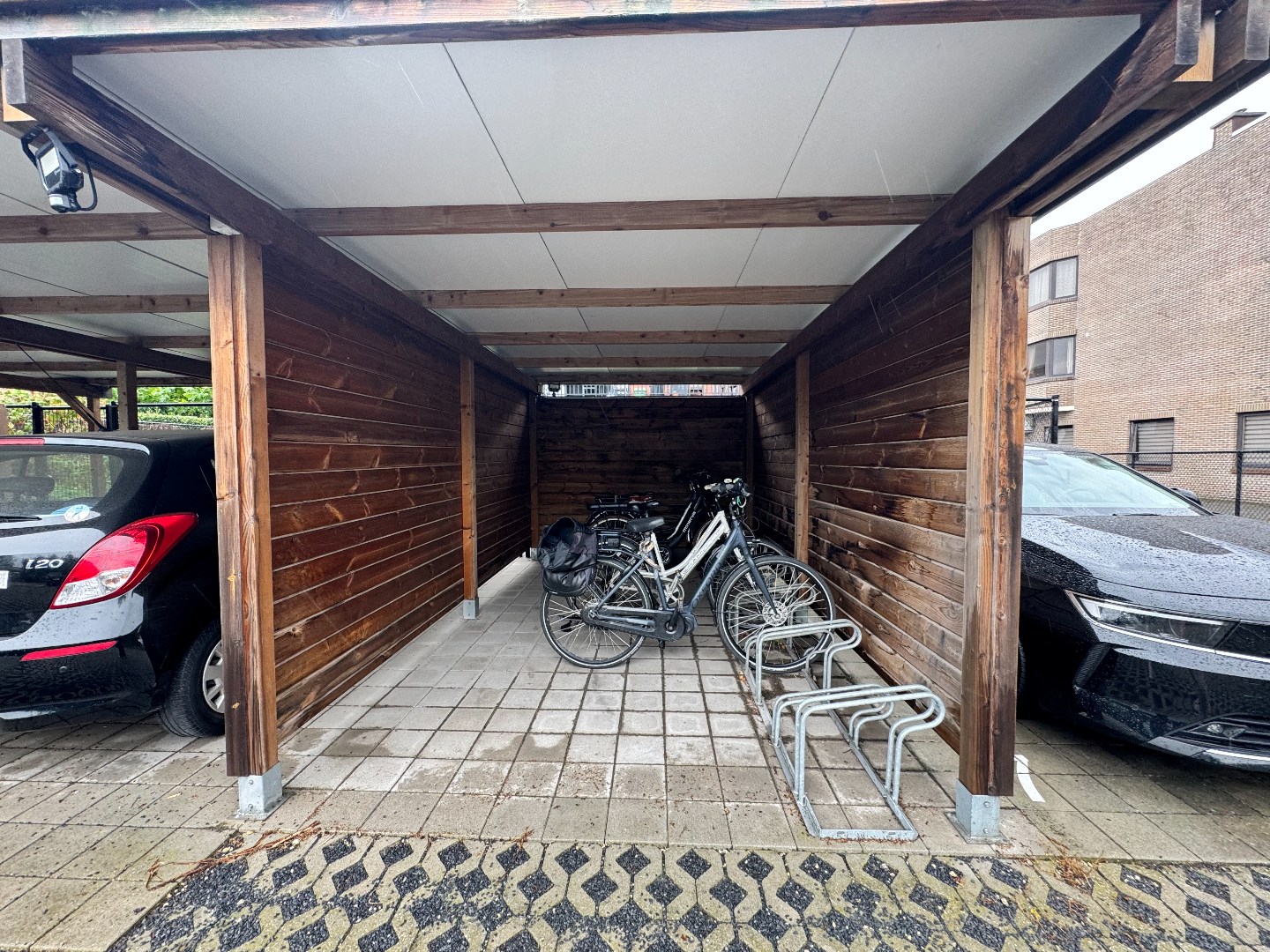 Recent appartement op de 2de verdieping met 2 terrassen en een autostaanplaats 