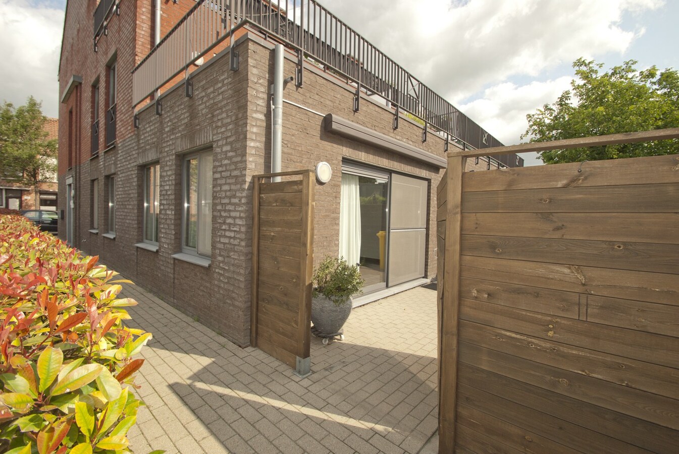Instapklaar gelijkvloers met 2 slpks - tuin - garagebox 