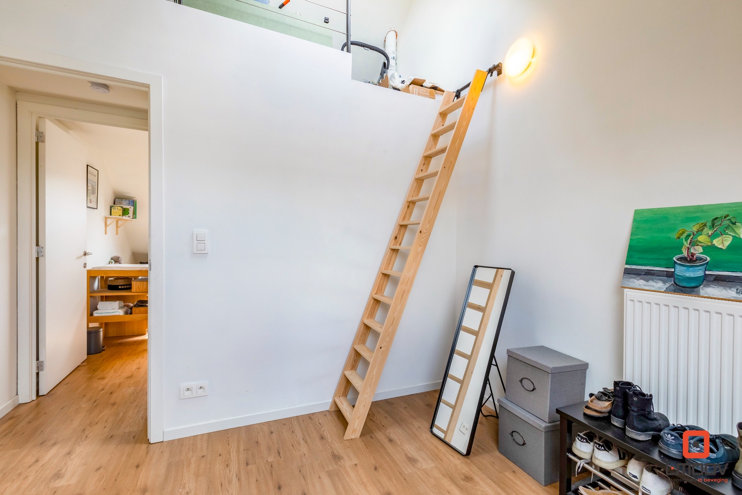 Instapklare rijwoning met 4 slaapkamers en buitenruimte te Gentbrugge 