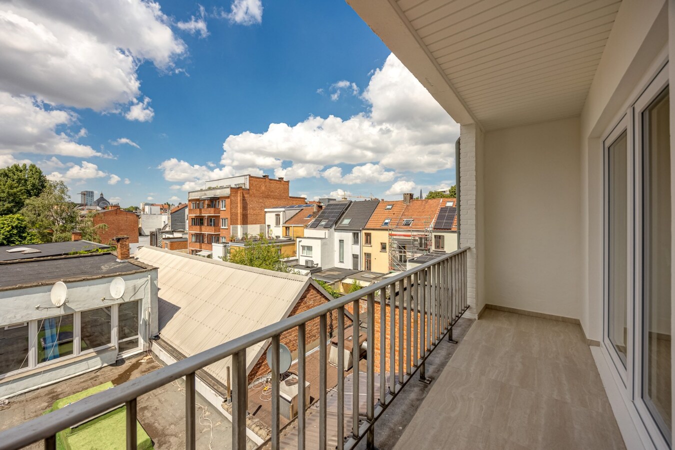 Gerenoveerd appt. met terras aan het Moorkensplein! 