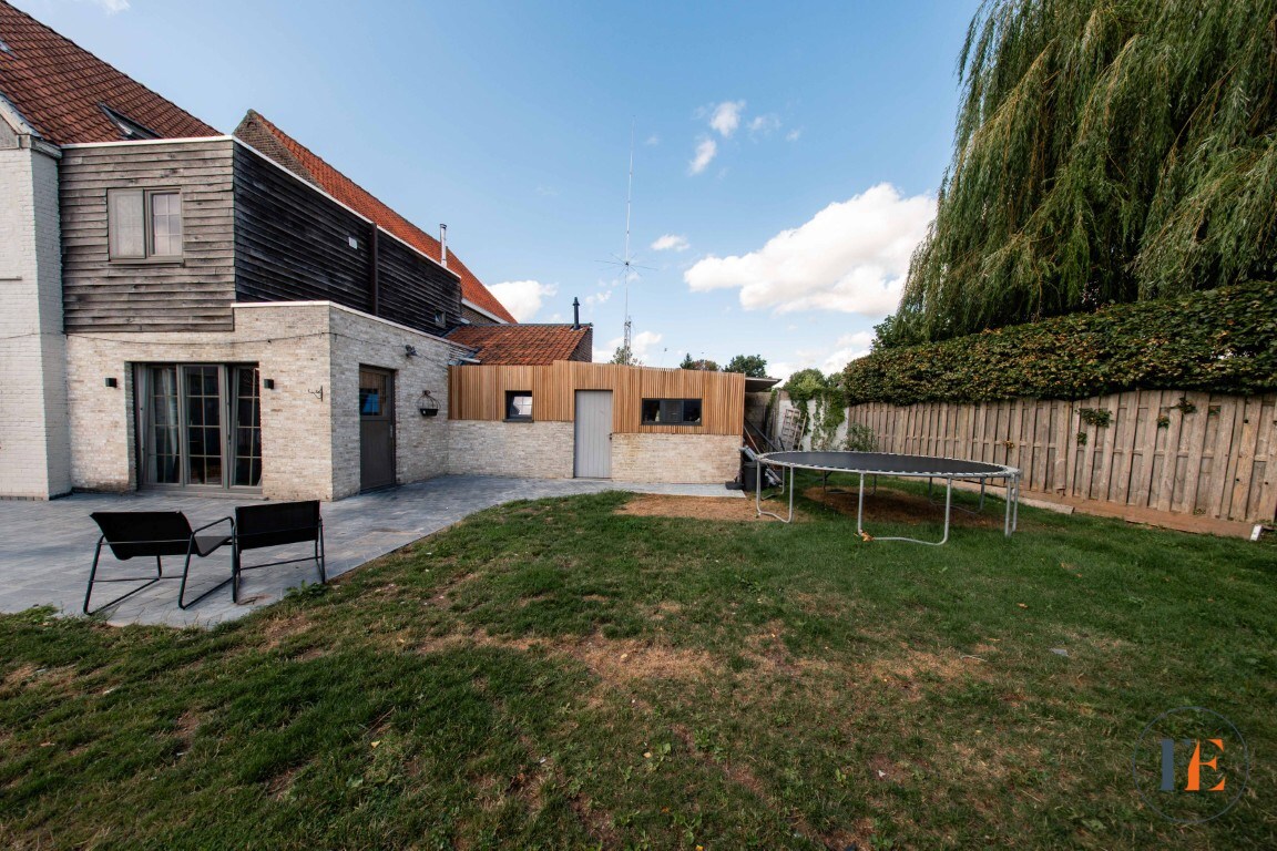 Ruime halfopen gezinswoning met 3 slaapkamers, en mogelijke co-housing 