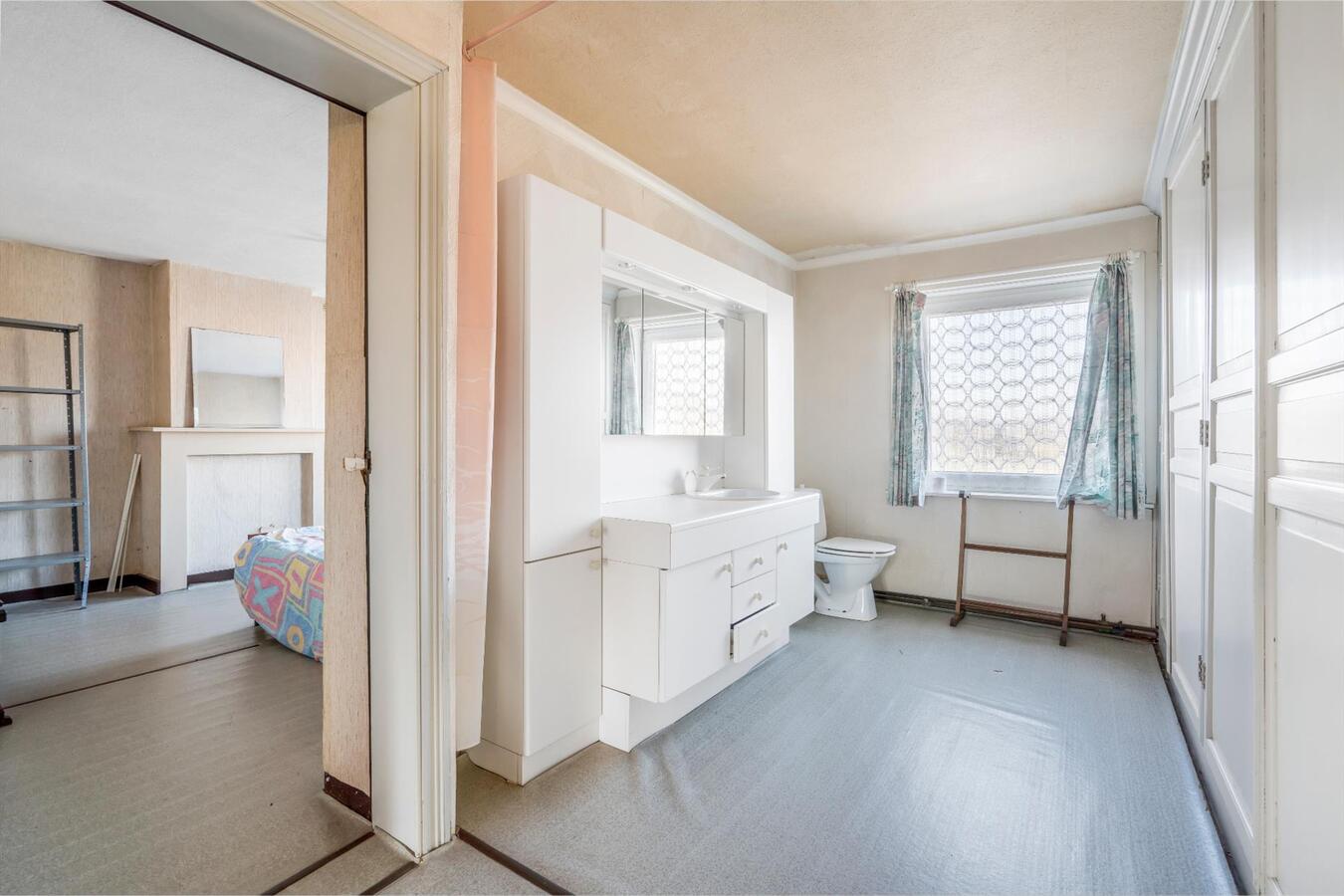 Residentieel gelegen karakterwoning op ruim perceel van 1886 m². 