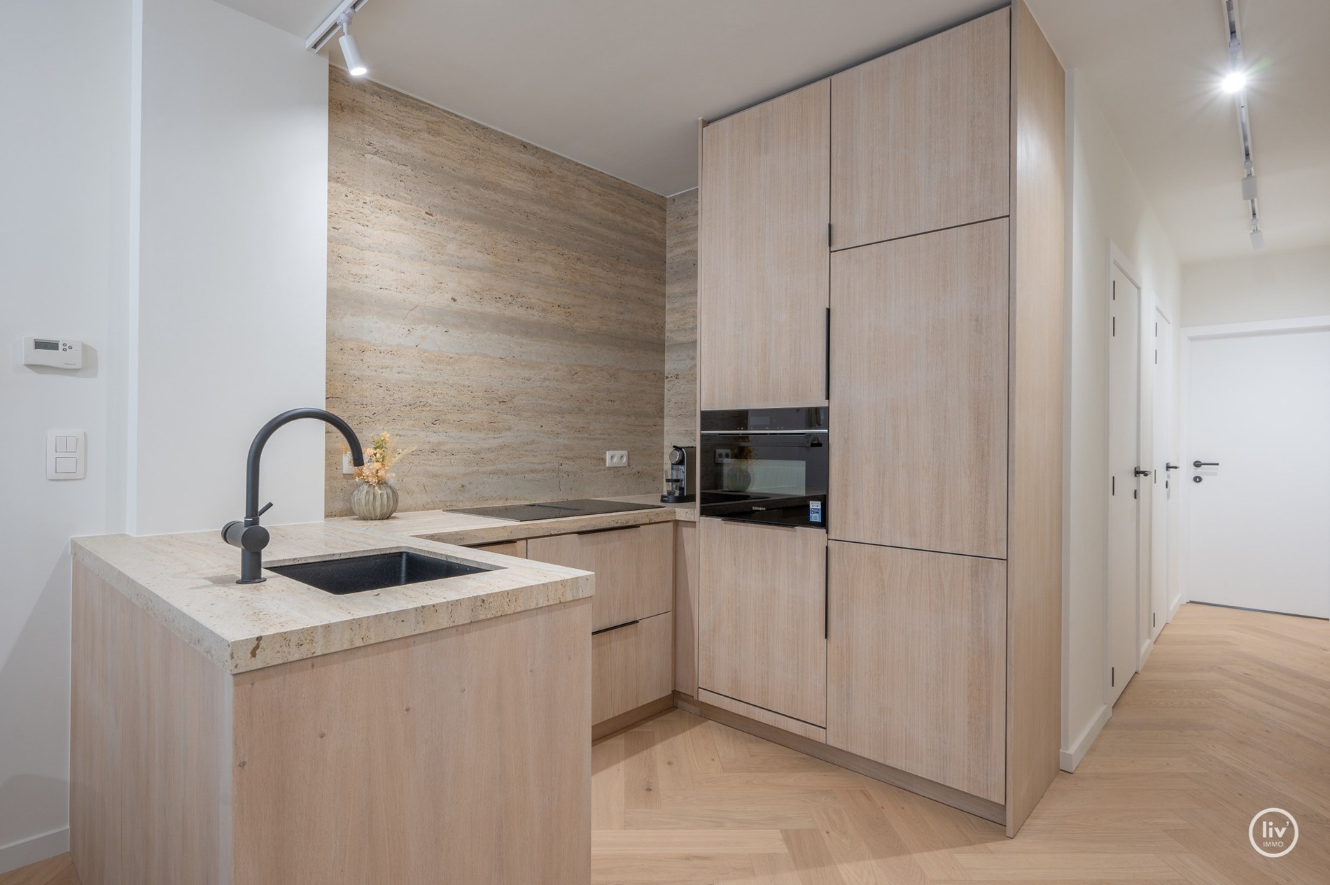 Schitterend gerenoveerd appartement, rustig gelegen, nabij de Lippenslaan en vlakbij de zee te Knokke. 