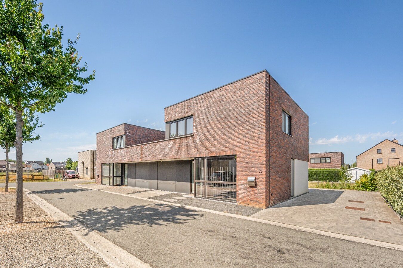 Hedendaagse halfopen bebouwing, energielabel A, gelegen in rustige woonomgeving. 