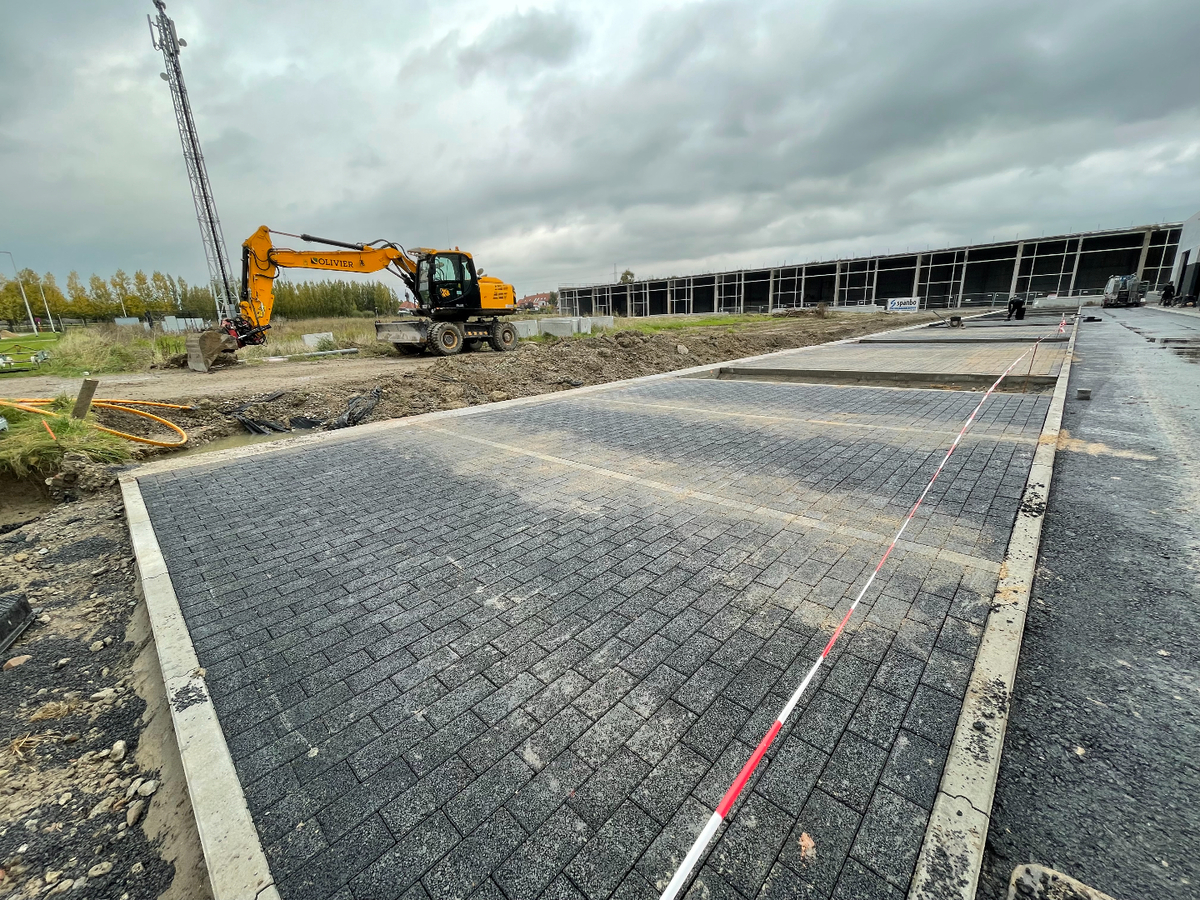 Ruime nieuwbouw KMO-unit van 256 m² te Lendelede 